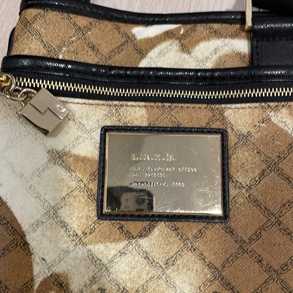 LAMB by Gwen Stefani crossbody purse. Very good condition!! Gold hardware. - Picture 4 of 4
